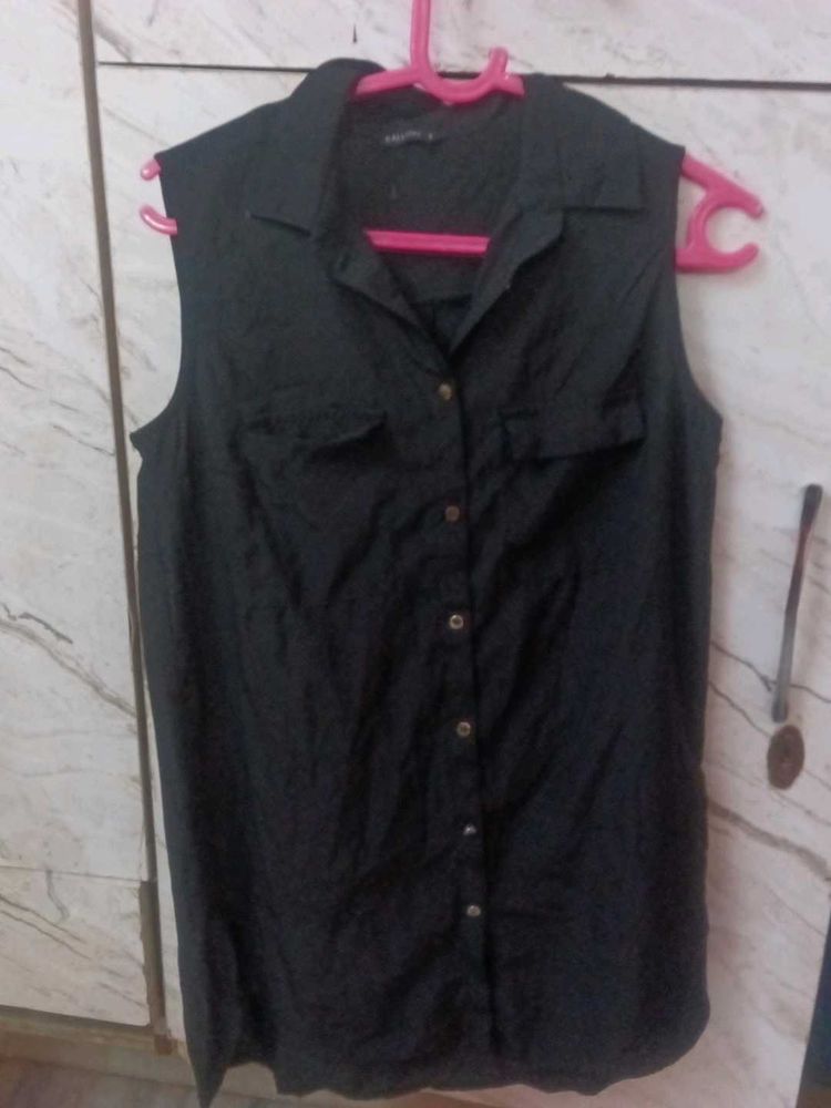 Chic Sleeveless Black Top
