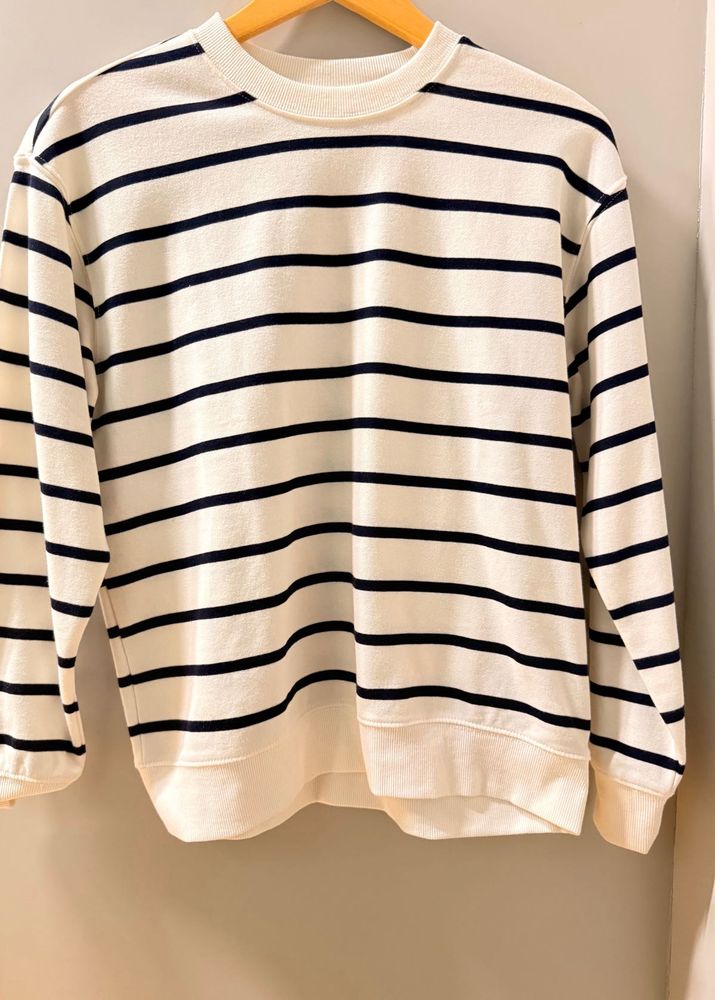 H &amp; M Striped Long Sleeve sweatshirt