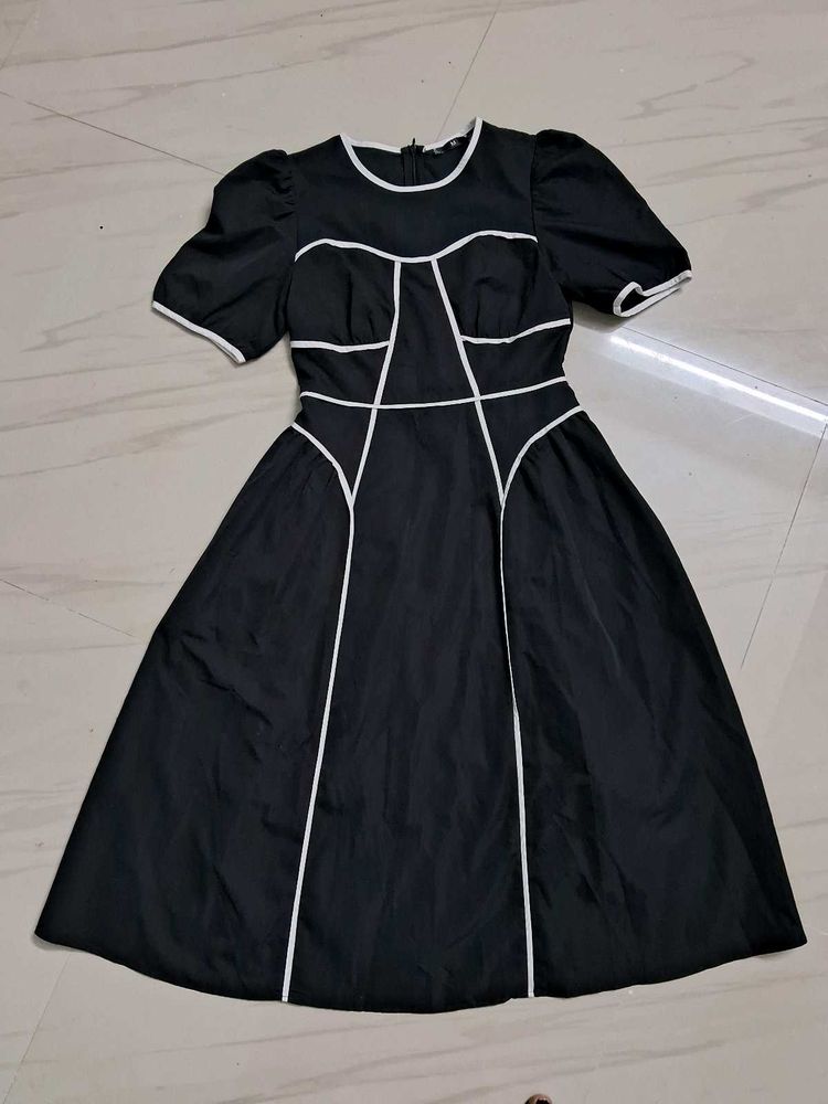 Chic Black &amp; White Contrast Dress