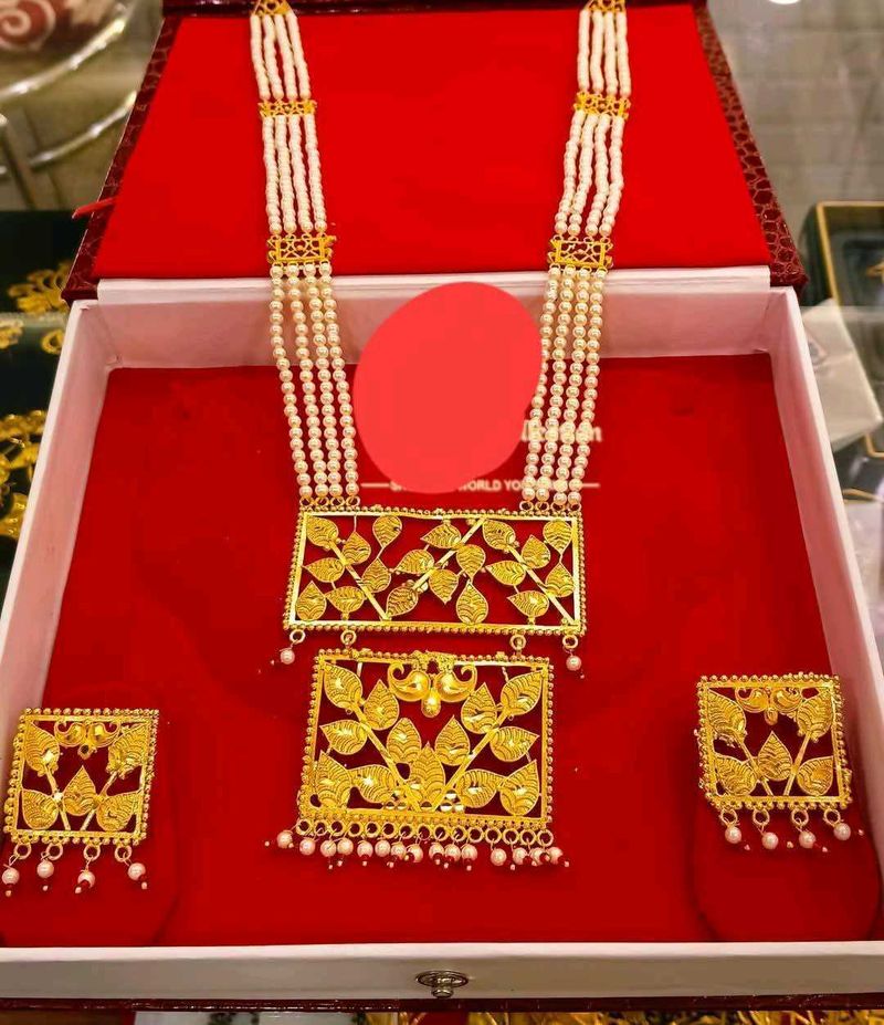 Elegant Gold &amp; Pearl Necklace Set