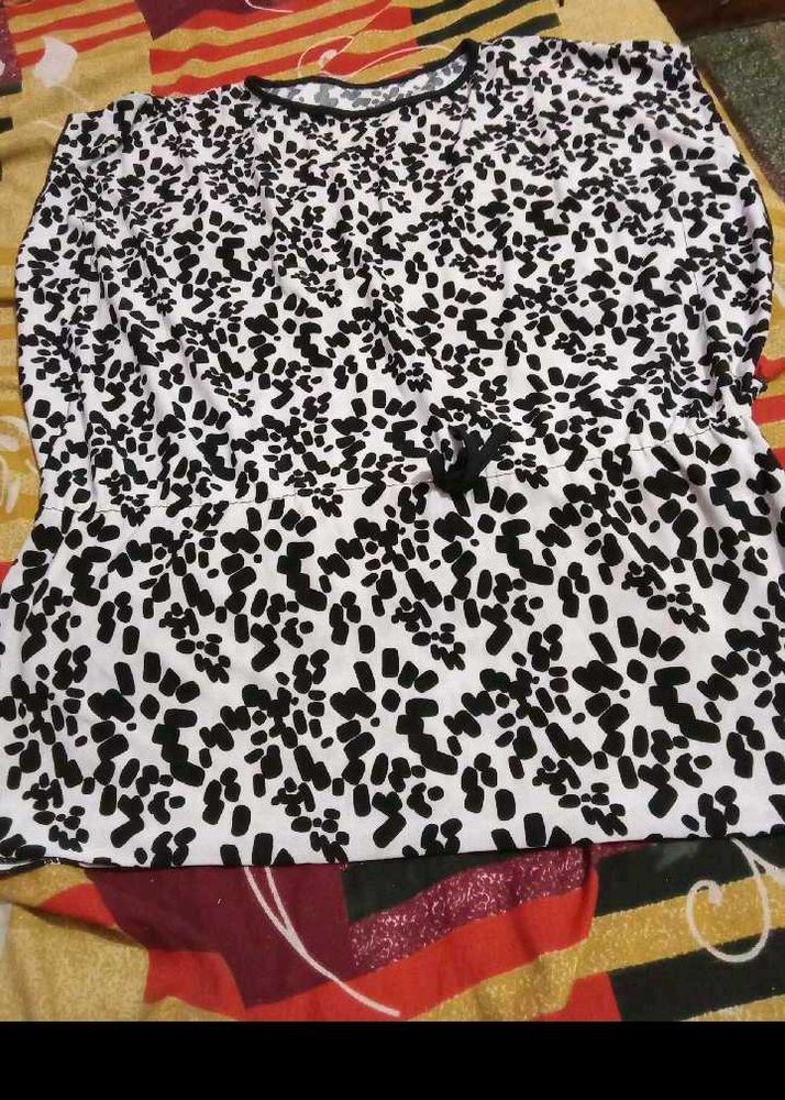 Chic Black &amp; White Print Top