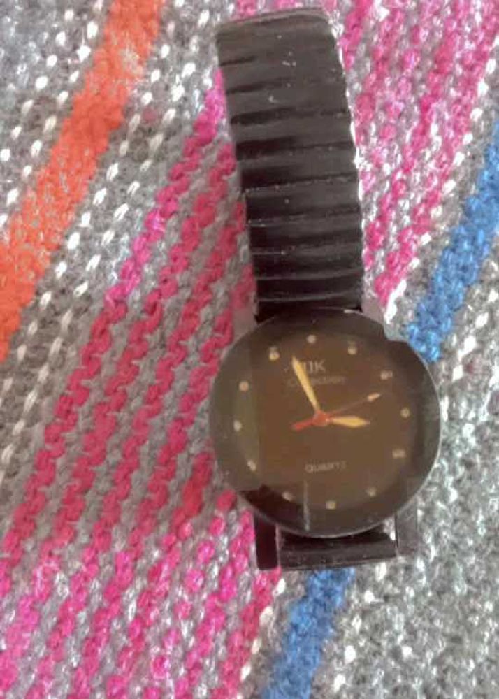Classic Black Quartz Wristwatch