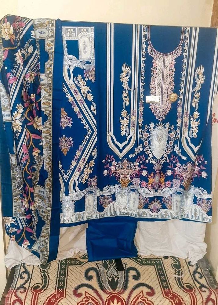 Elegant blue Pakistani Kurta Set with Intricate Pr