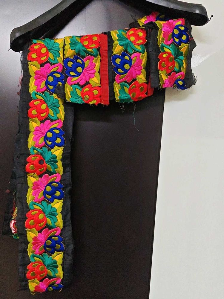 Embroidered Multicolour colour border Lace