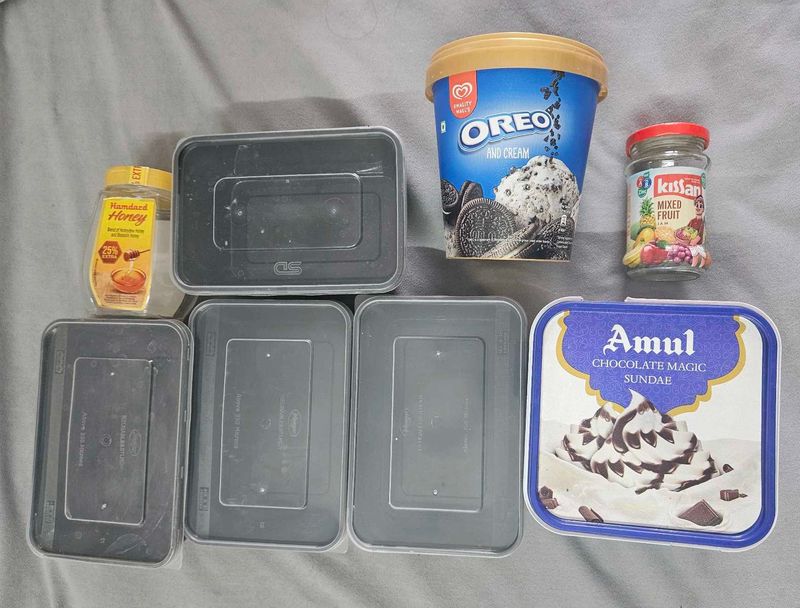 empty reusable boxes