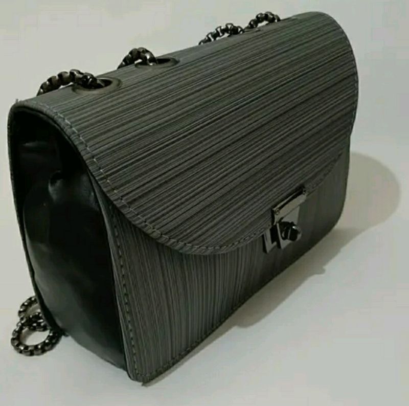 GREY SOLID BUCKLE CHAIN SLING BAG (TOTALLY NEW)