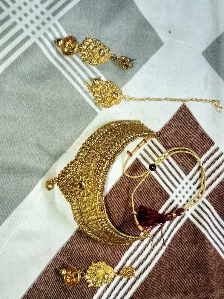 Gold Tone Choker &amp; Earring Set