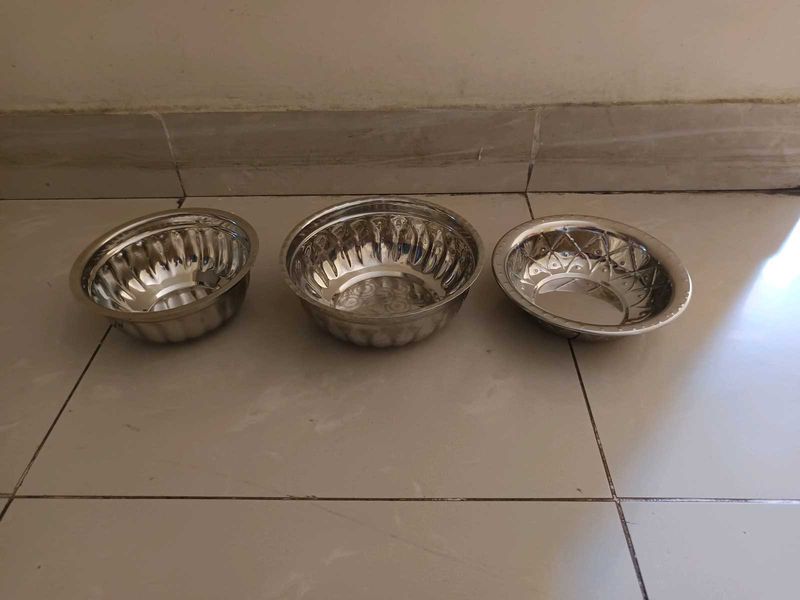 Unused Set of 3 Stainless Steel Bowls
