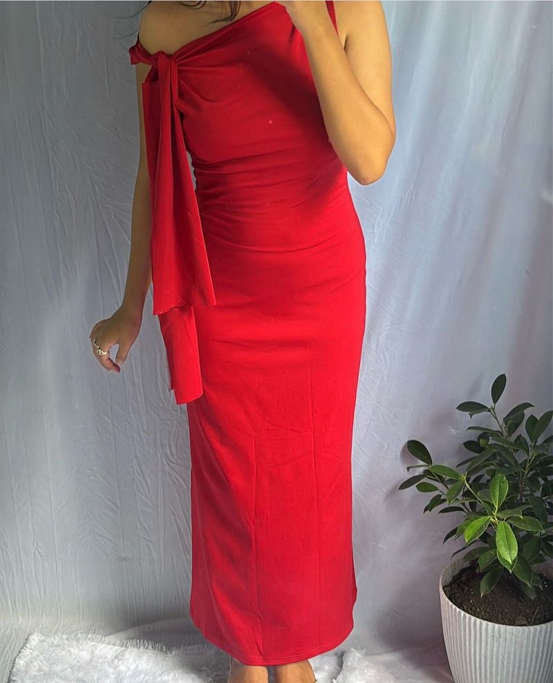 Elegant Red One-Shoulder Maxi Dress