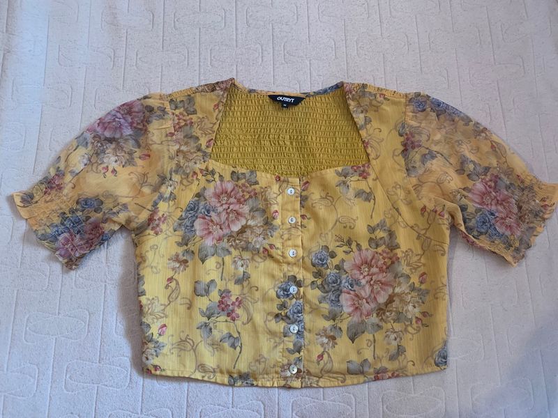 Yellow floral crop top (Outryt)
