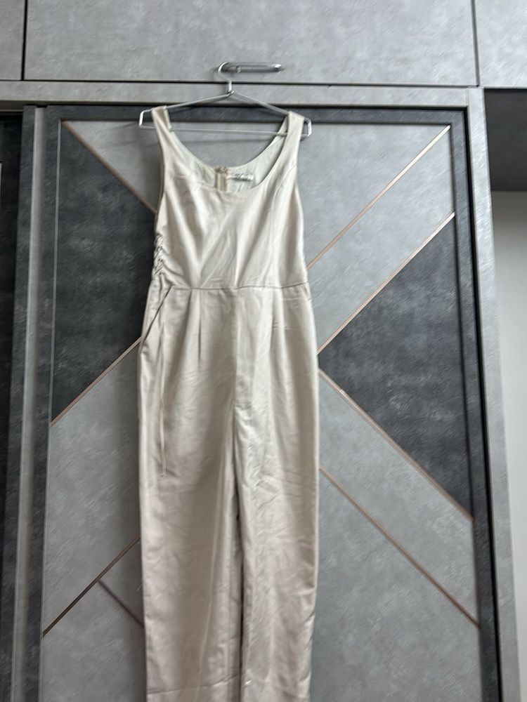Chic Beige Sleeveless Jumpsuit
