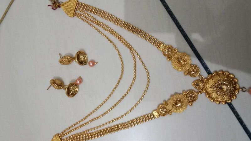 Elegant Gold Necklace and Earring Set