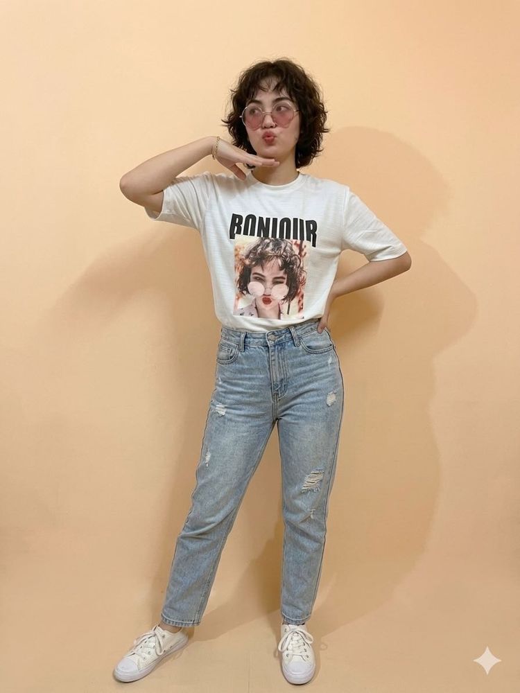 Bonjour Graphic T-Shirt