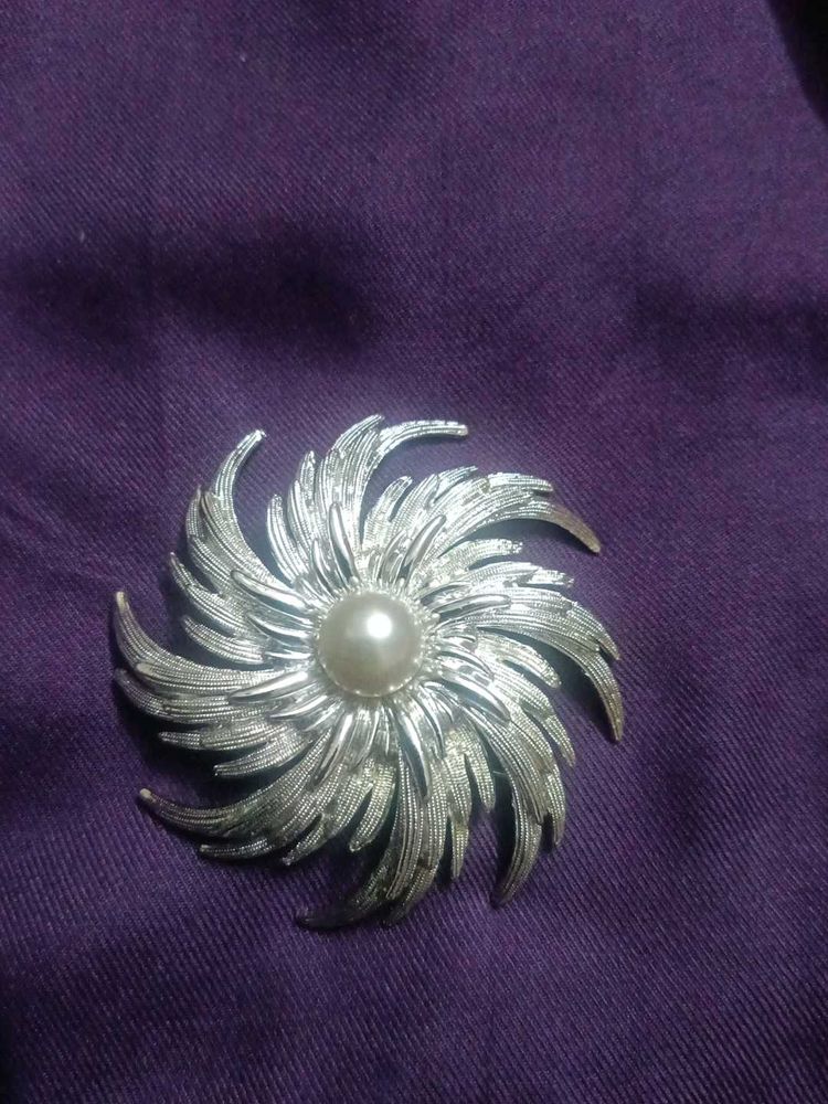 Elegant Silver Tone Brooch with Faux Pearl