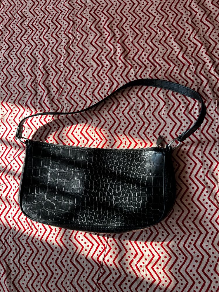 H&amp;M Sling Plus Shoulder Bag