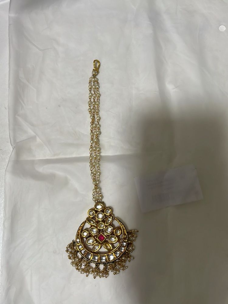 Exquisite Maang Tikka with Pearls and Stones
