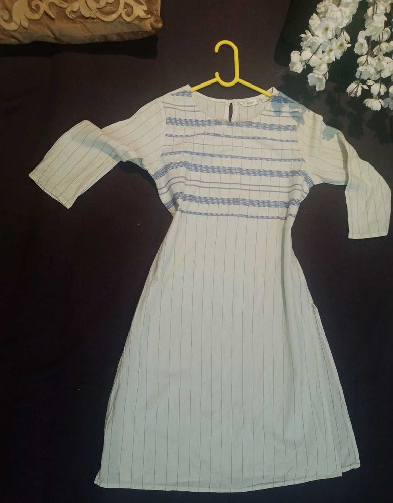 MAX White Women Striped Straight Kurta-M