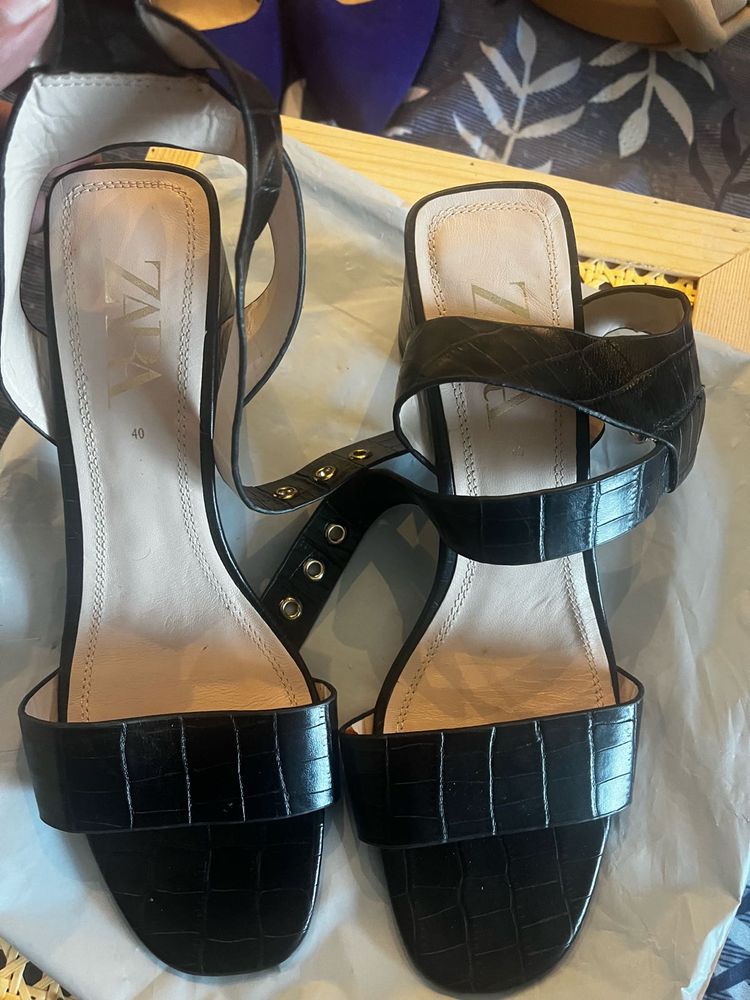 Reduced Chic Black Croc Print 40 cm Block Heels