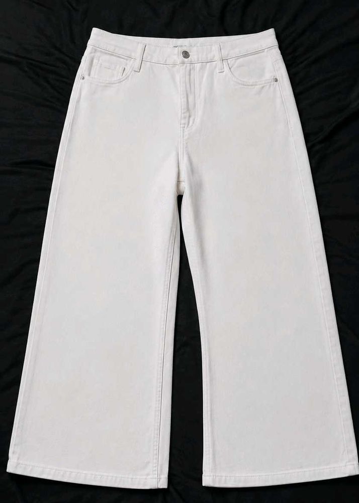 SALE 💰 🤍 White Wide-Leg Jeans 🌷