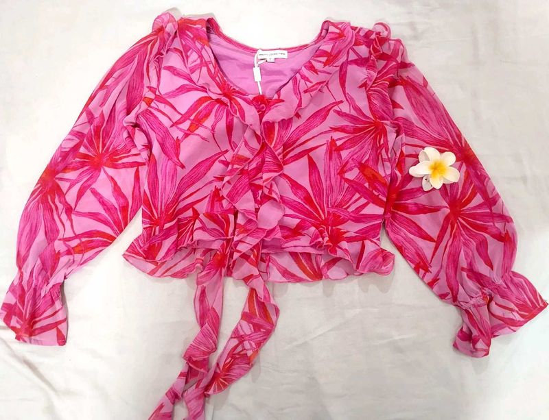 Chic Pink Floral Ruffle Blouse🩷