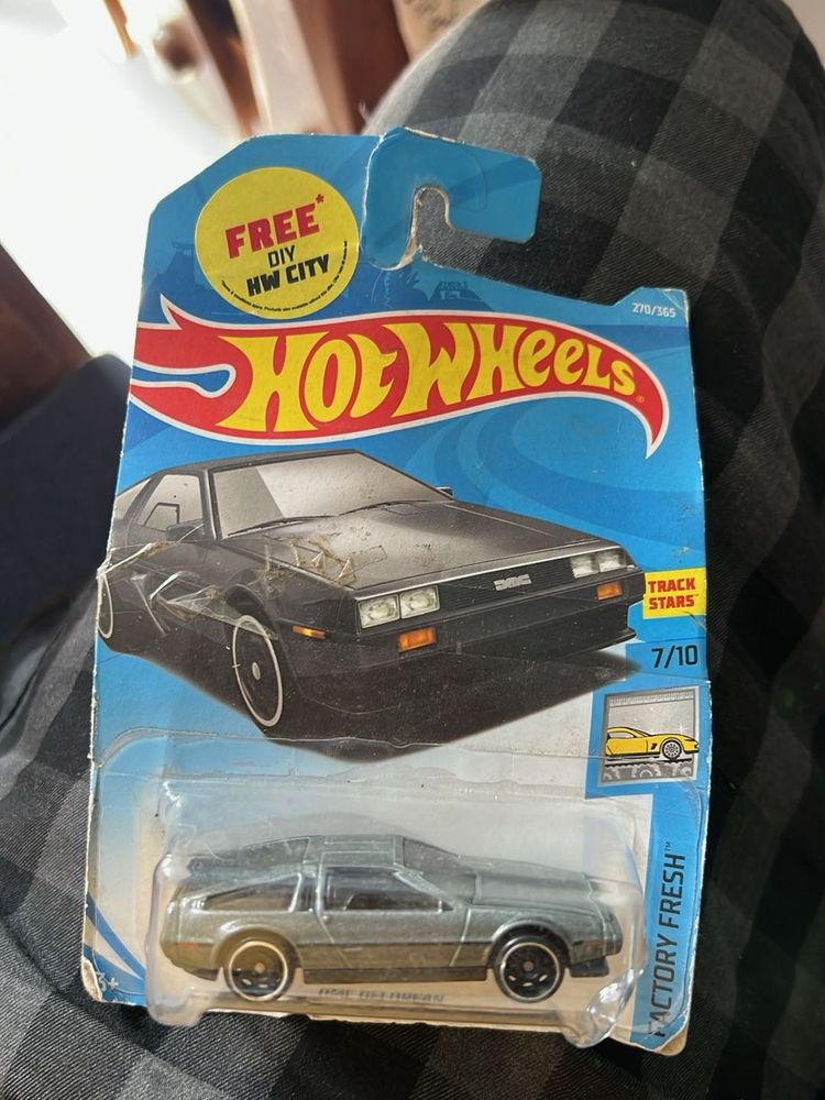 Hot Wheels DeLorean DMC-12