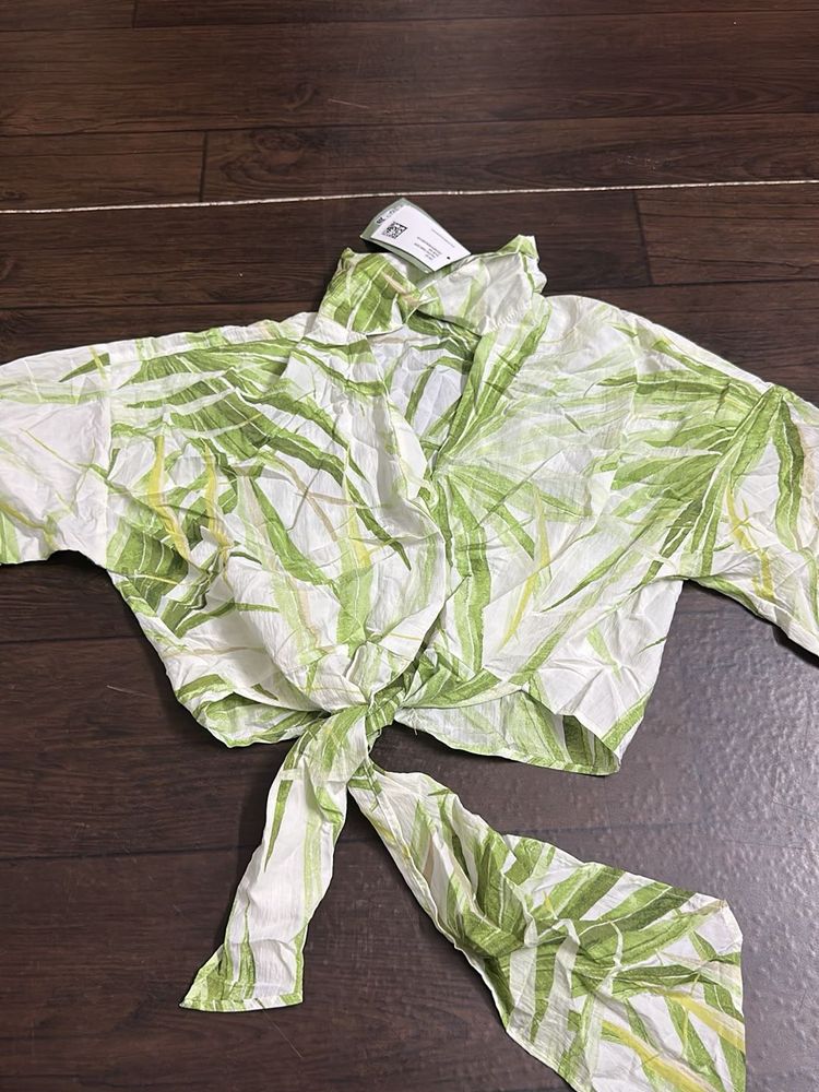 Chic Tropical Print Tie-Front Top