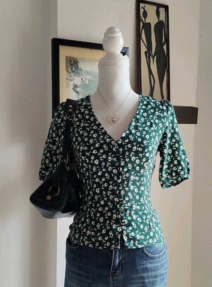 Chic Green Floral Print Blouse