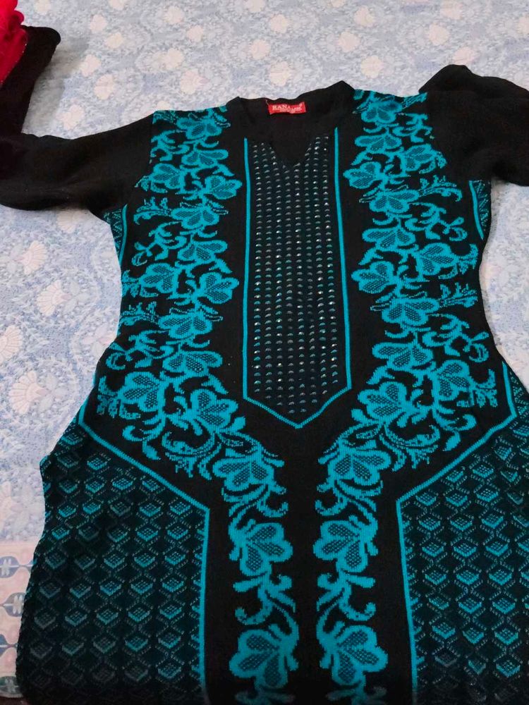 Elegant Kurta with Floral Embroidery