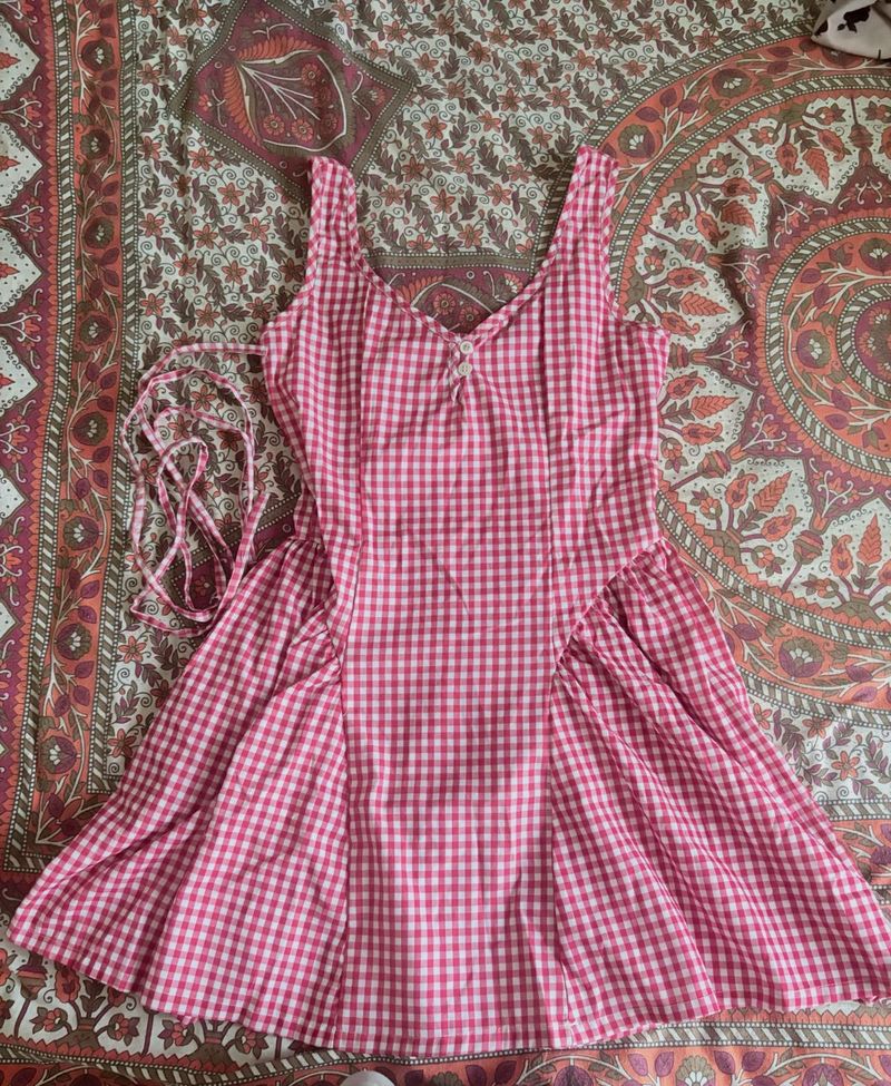 Chic Pink Gingham Dress