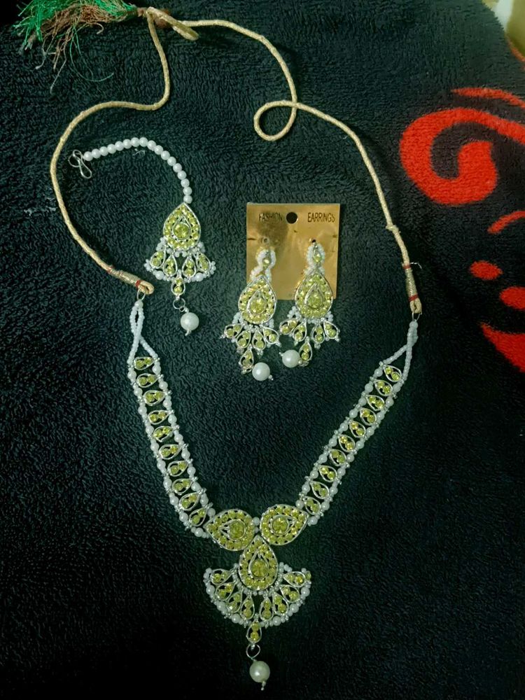 Pearl diamond jewellery set, necklace, earrings,