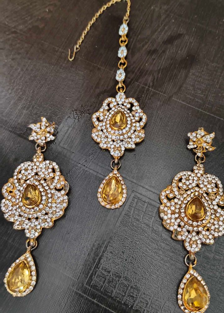 Stunning Gold Maang Tikka &amp; Earring Set