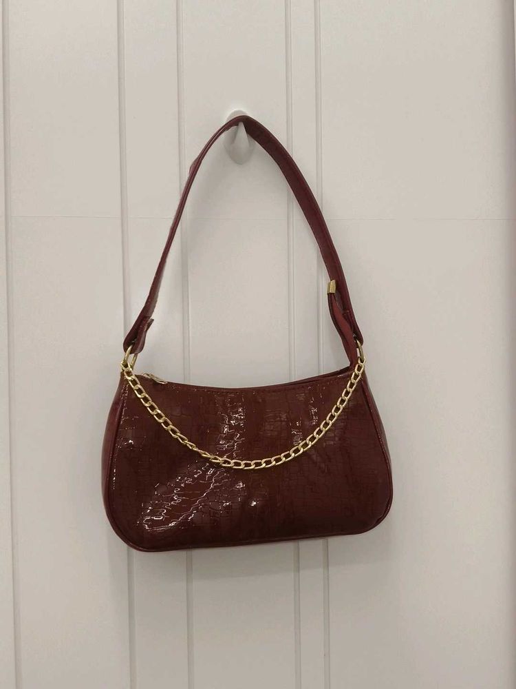 Chic Burgundy Shoulder Bag with Gold Chain