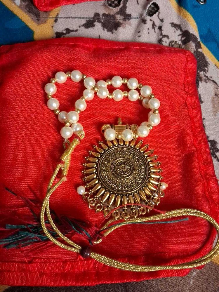 Pearl &amp; Gold Tone Necklace