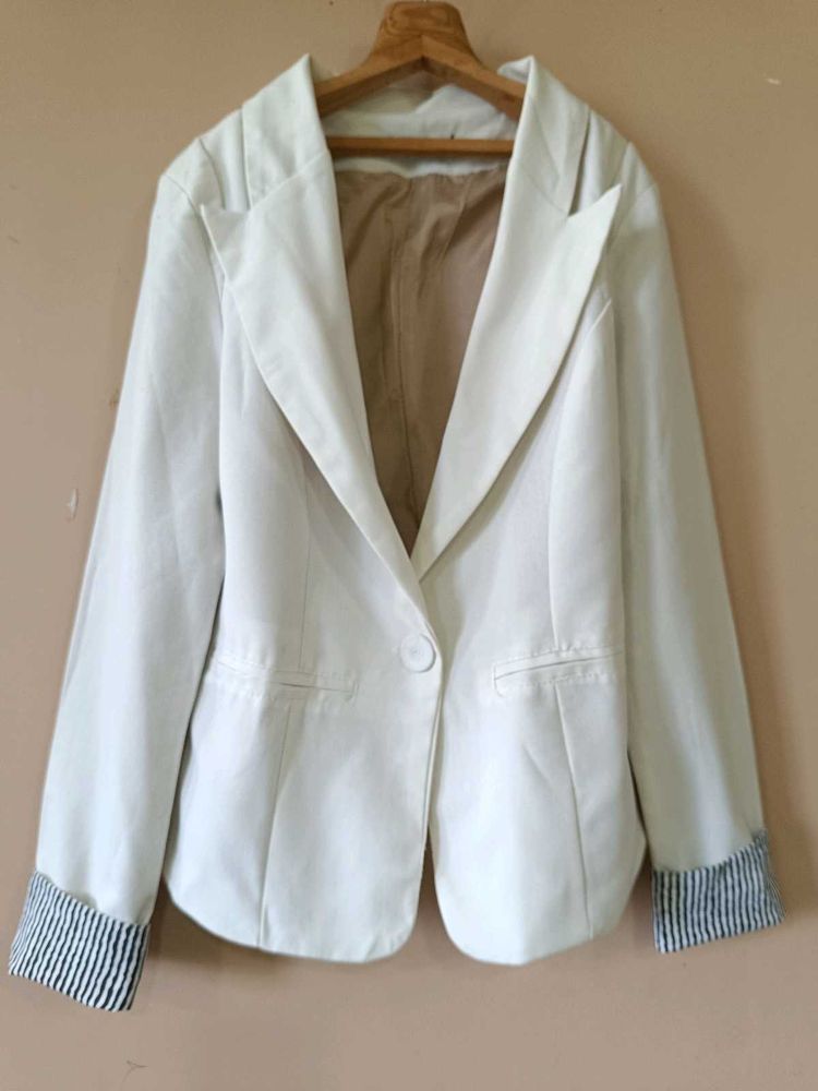 Elegant White Women's Blazer with Striped Cuffs