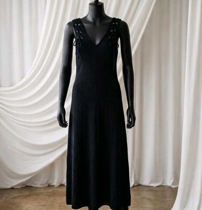 🖤Black V-Neck Dress with Lace-Up Detail🖤