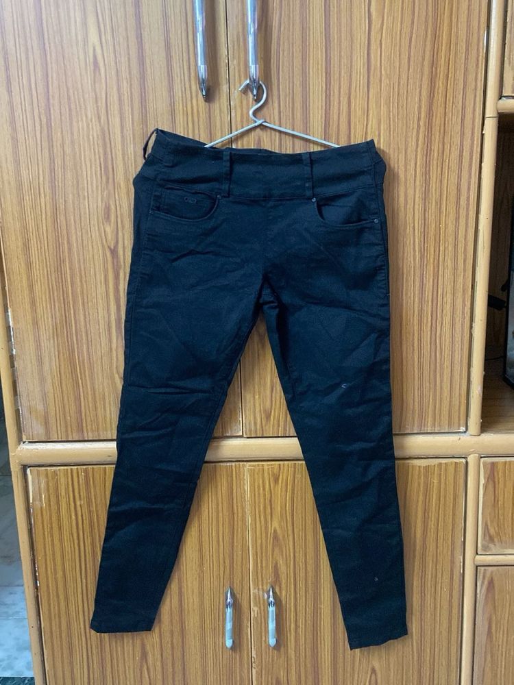 Black High-Waisted Skinny Jeans