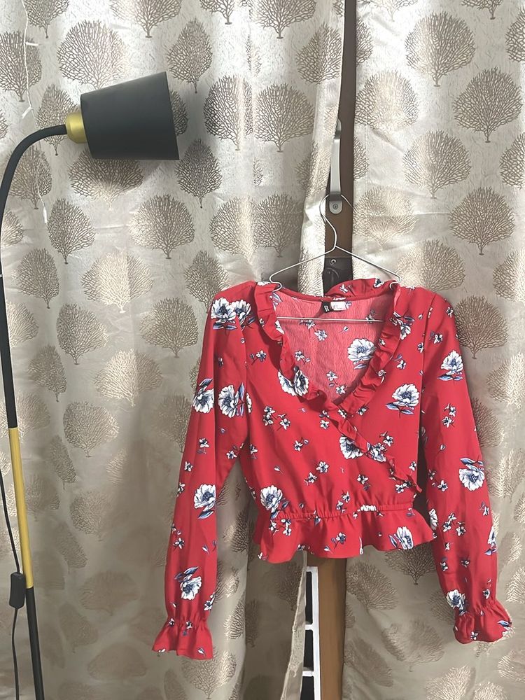 H&amp;M Red Floral Ruffle Blouse
