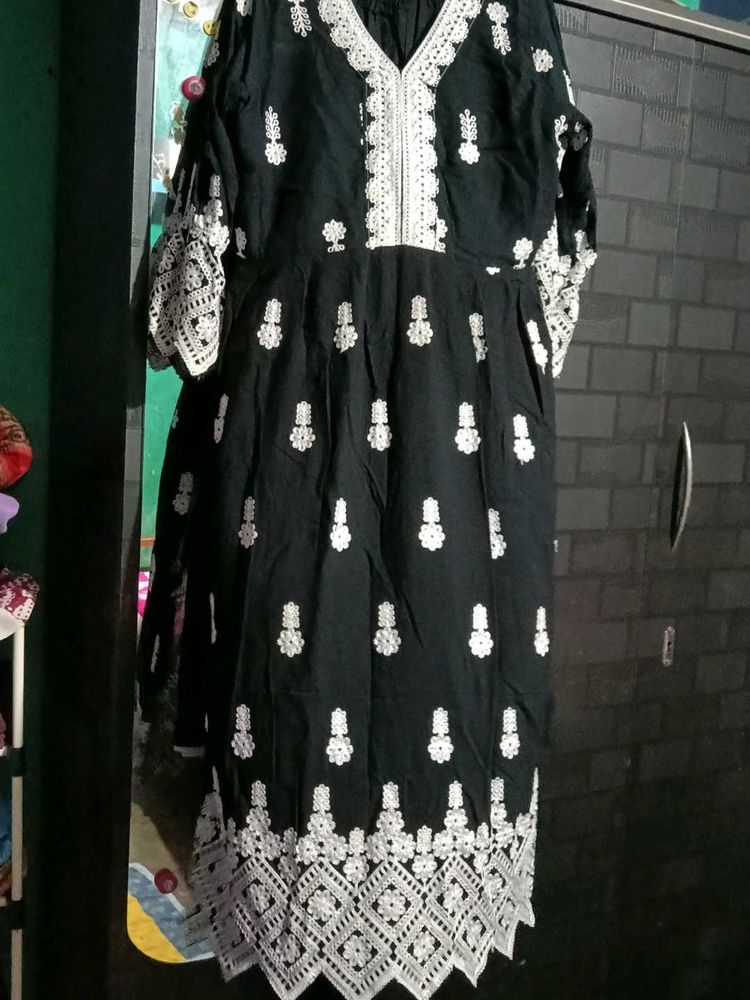 Elegant Black Kurta with White Embroidery