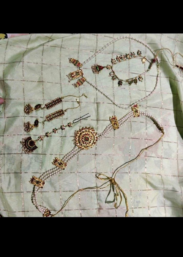Exquisite Pearl and Gold Kundan Jewellery Set