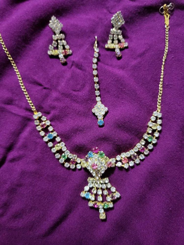 Sparkling Pendant Necklace