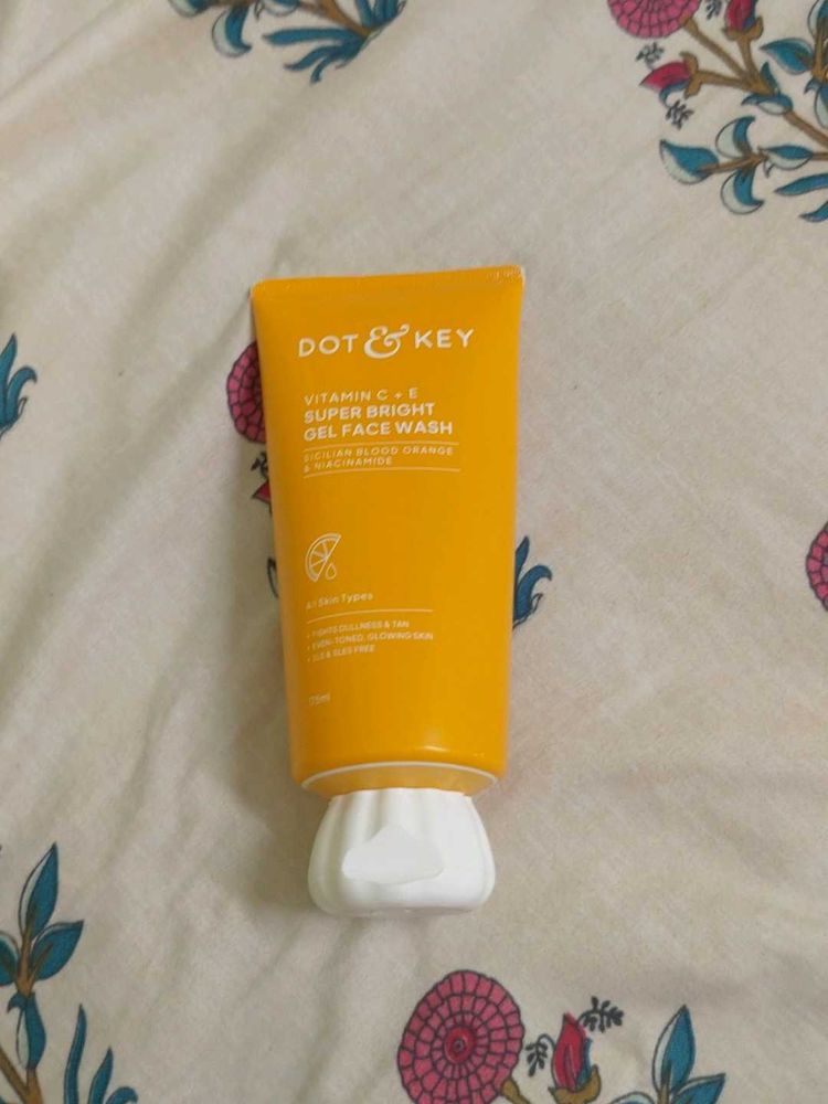 Dot and key Facewash