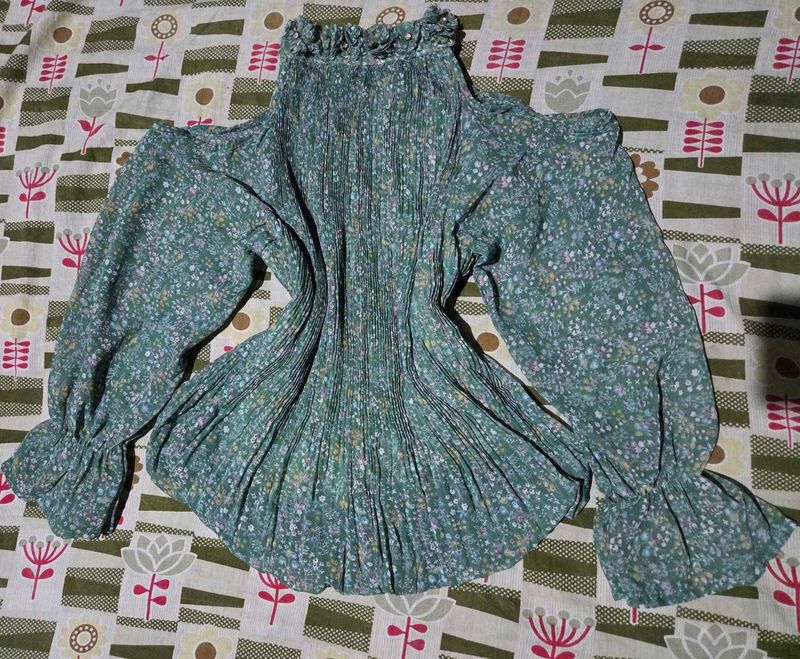 Floral Print off shoulder Pleated top