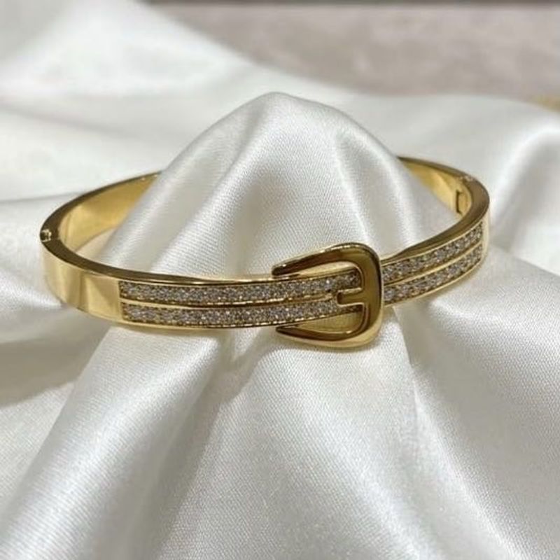 Sparkling Buckle Design Bangle