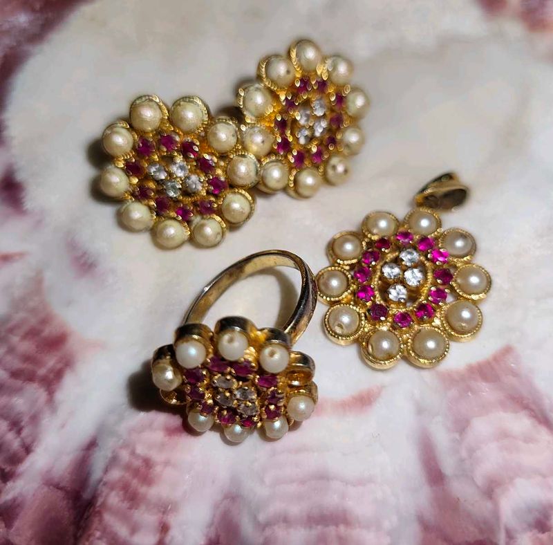Elegant Pearl and Ruby Jewelry Set