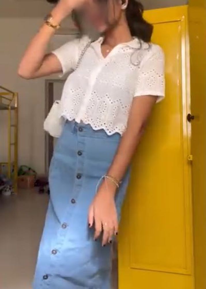 Chic White Broderie Anglaise Crop Top