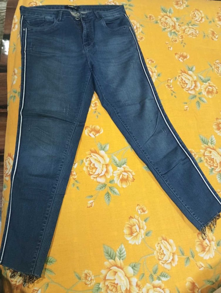 Stylish Blue Denim Jeans with Side Stripe