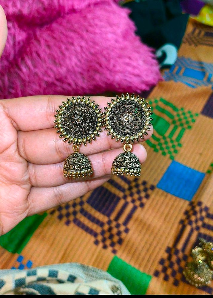 7 earrings +1 concealer+5 lipstick