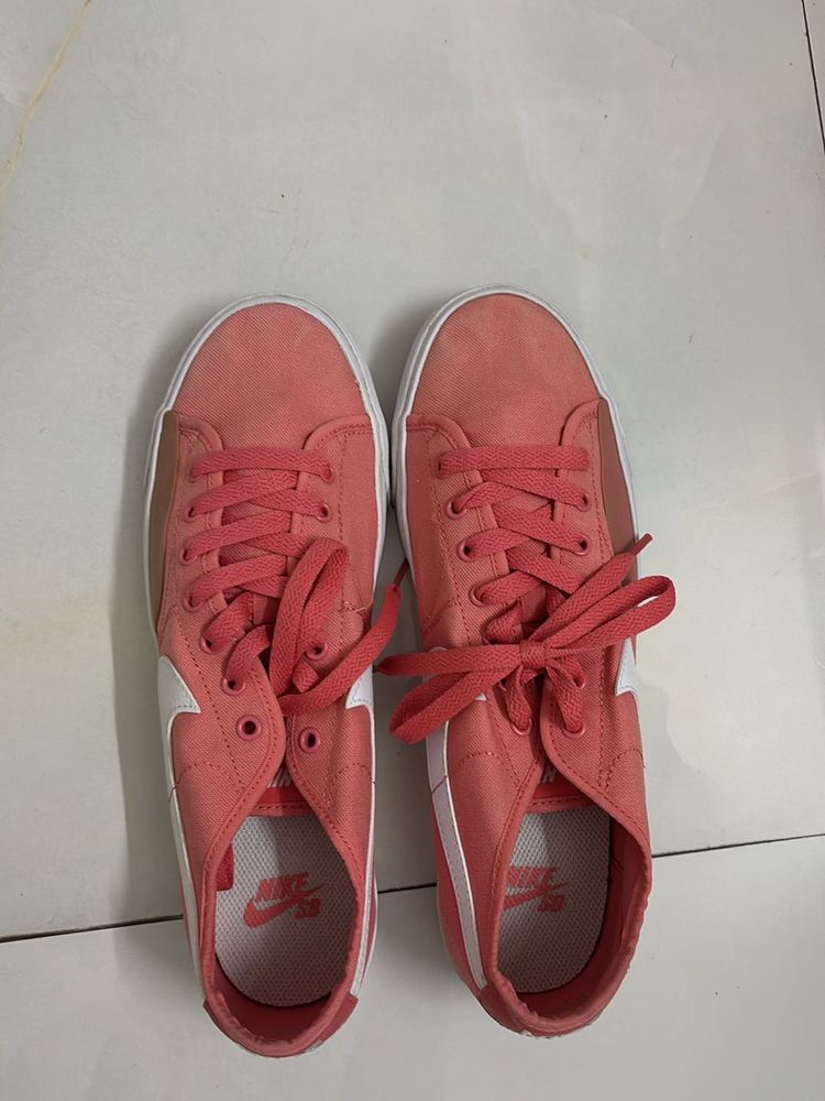 Nike SB Charge Canvas Pink Sneakers