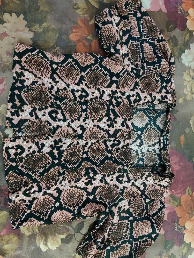croptop with square neck