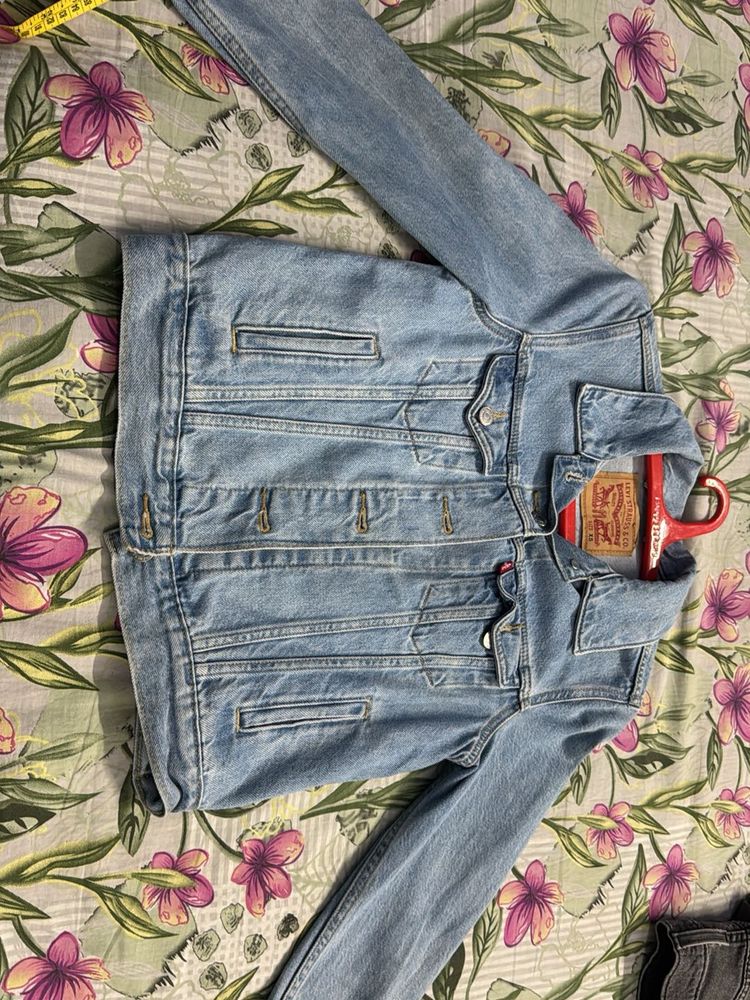 Classic Levi's Denim Jacket